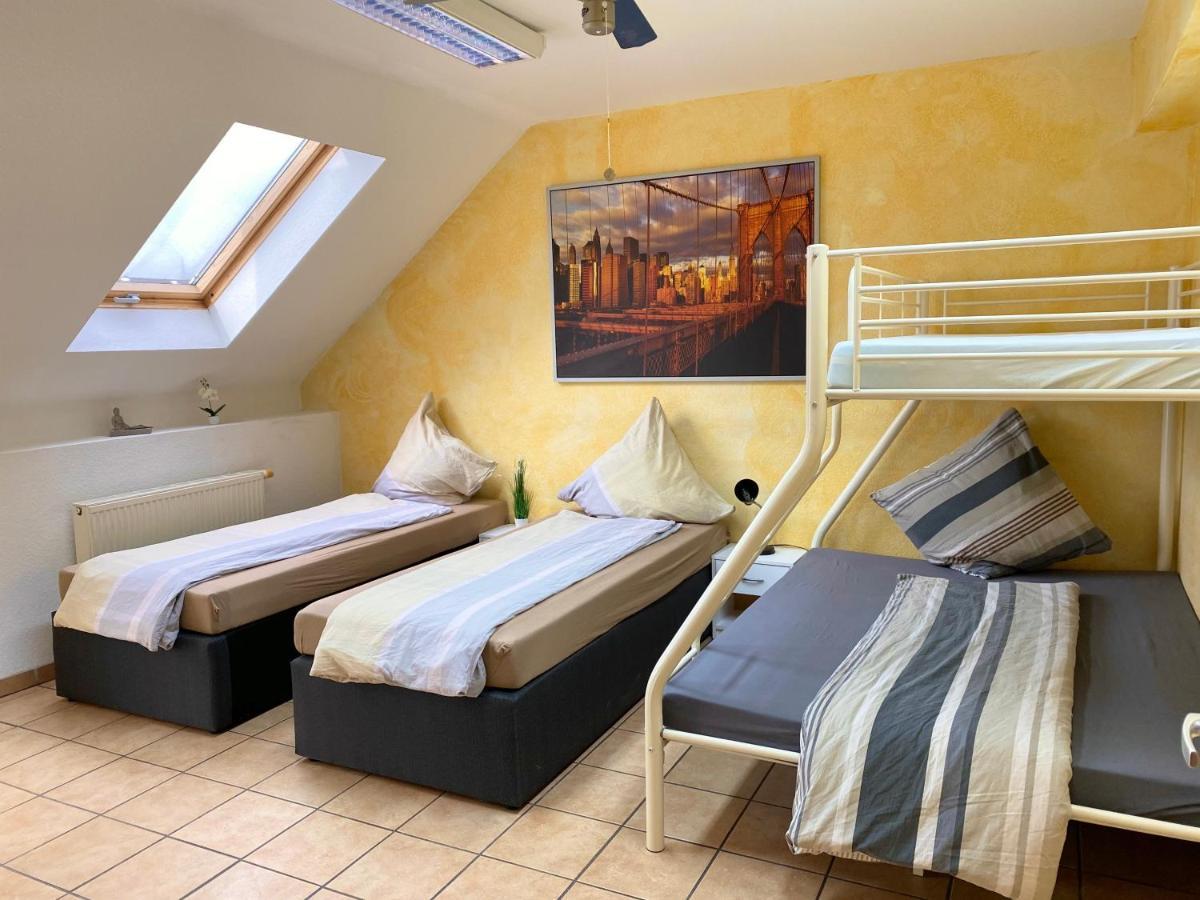 Apartments Rhona I Und II Neunkirchen City Exterior photo