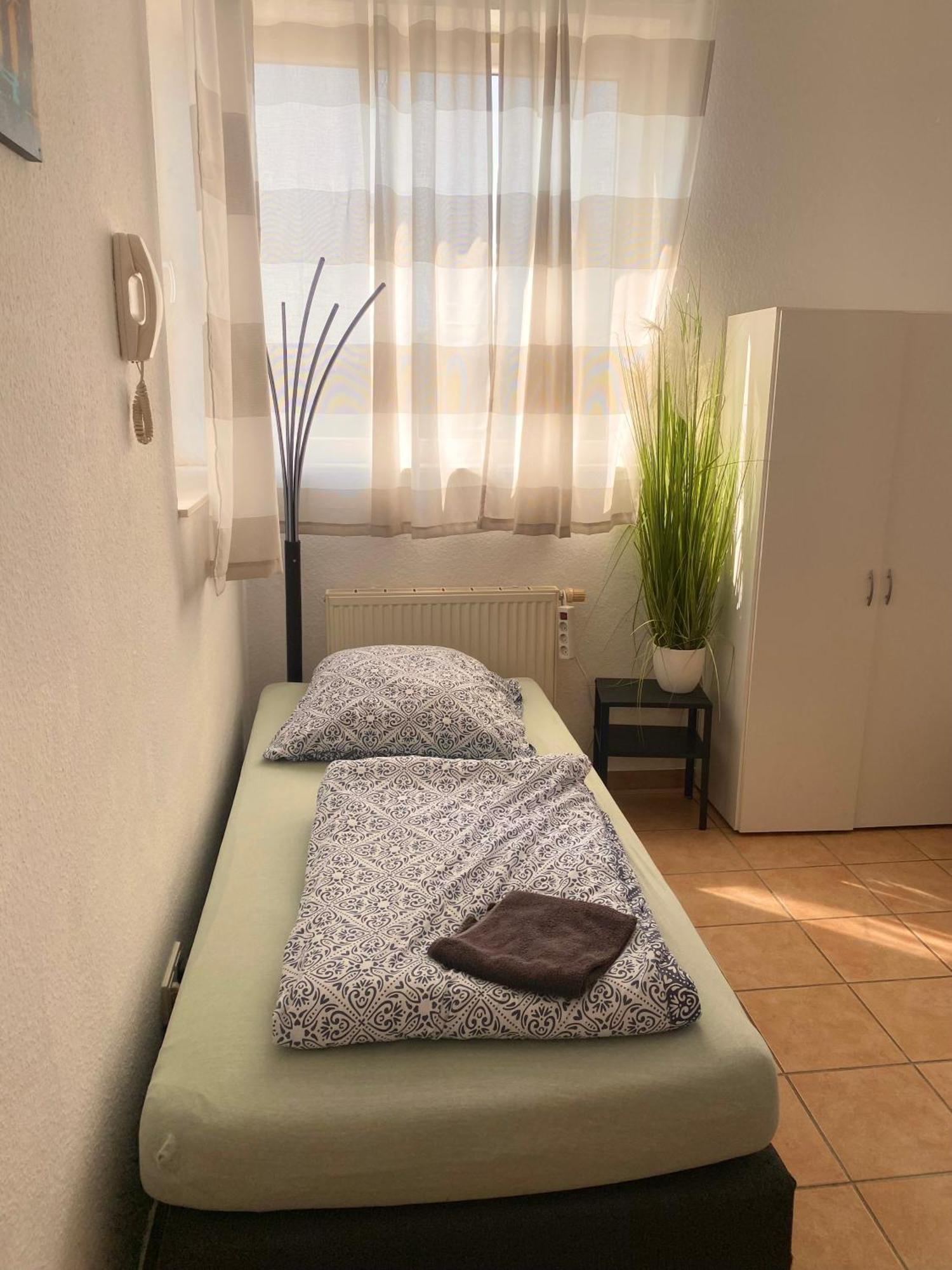 Apartments Rhona I Und II Neunkirchen City Exterior photo